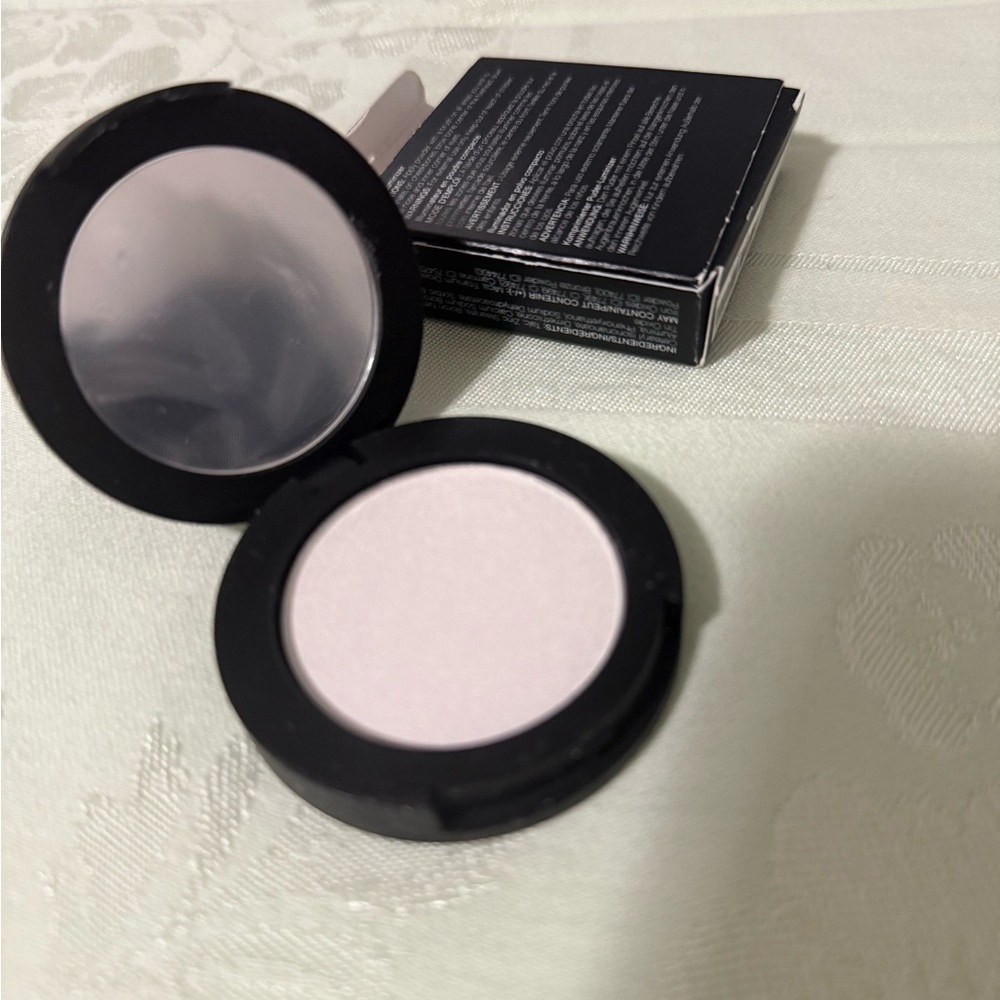 Younique Iridescent Highlight Powder